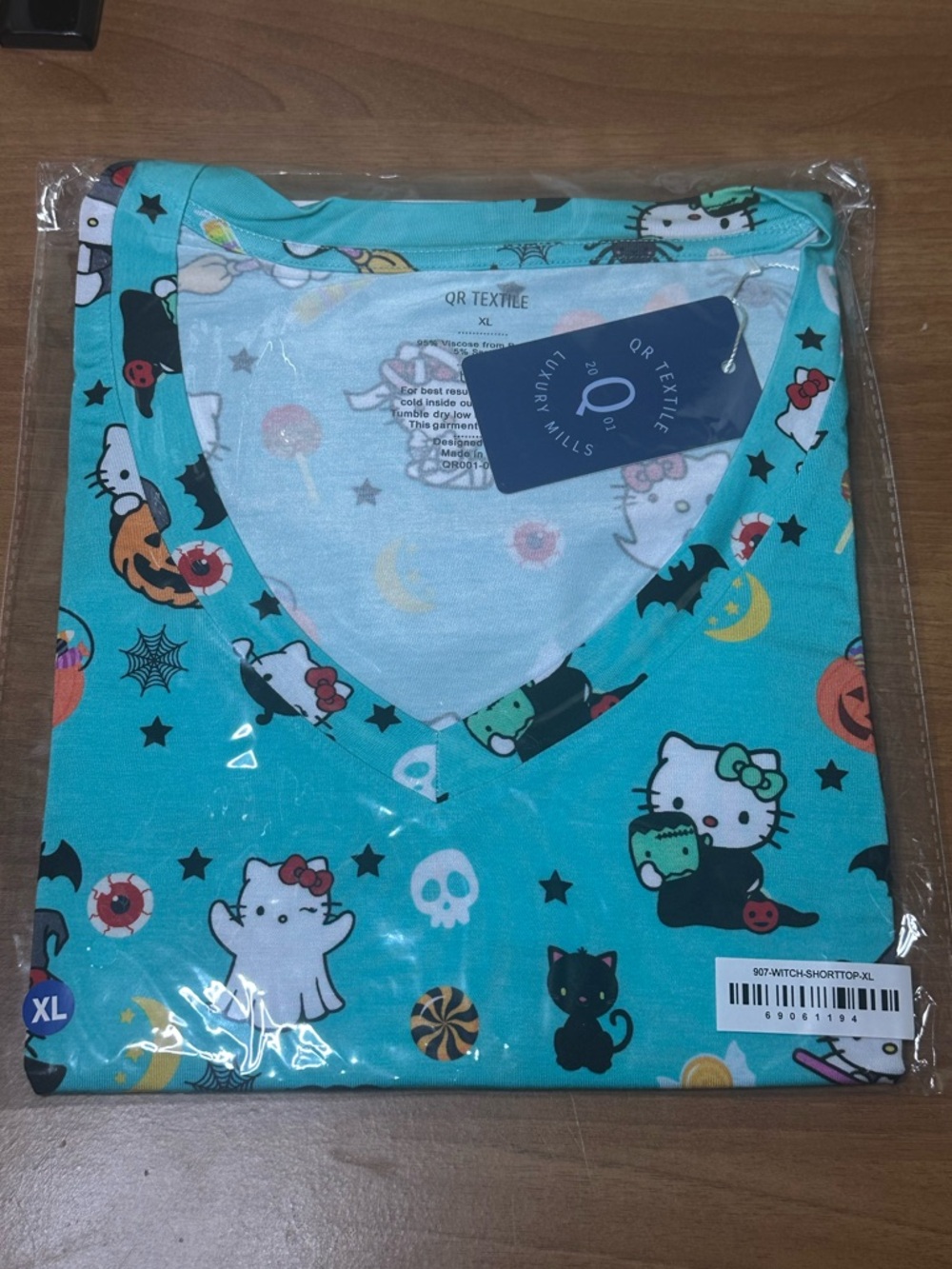Little Snuggles Bamboo Hello Kitty Halloween Women Short Sleeved XL Top NWT